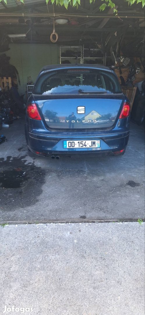 Seat Toledo csomatér ajtó