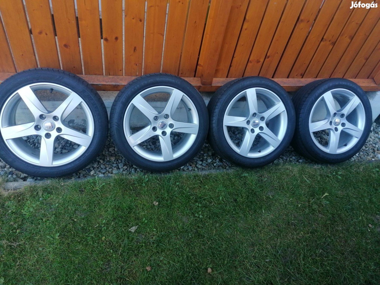 Seat alufelni garnitúra 17" 5x112 nyárigumikkal