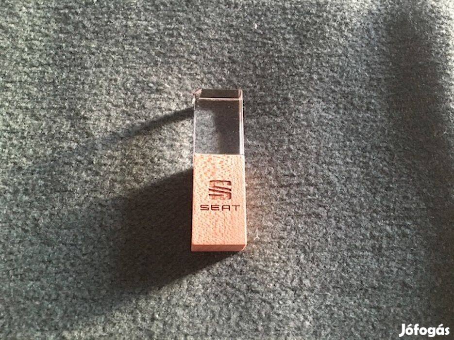 Seat egyedi fa 2.0 USB pendrive 16 GB