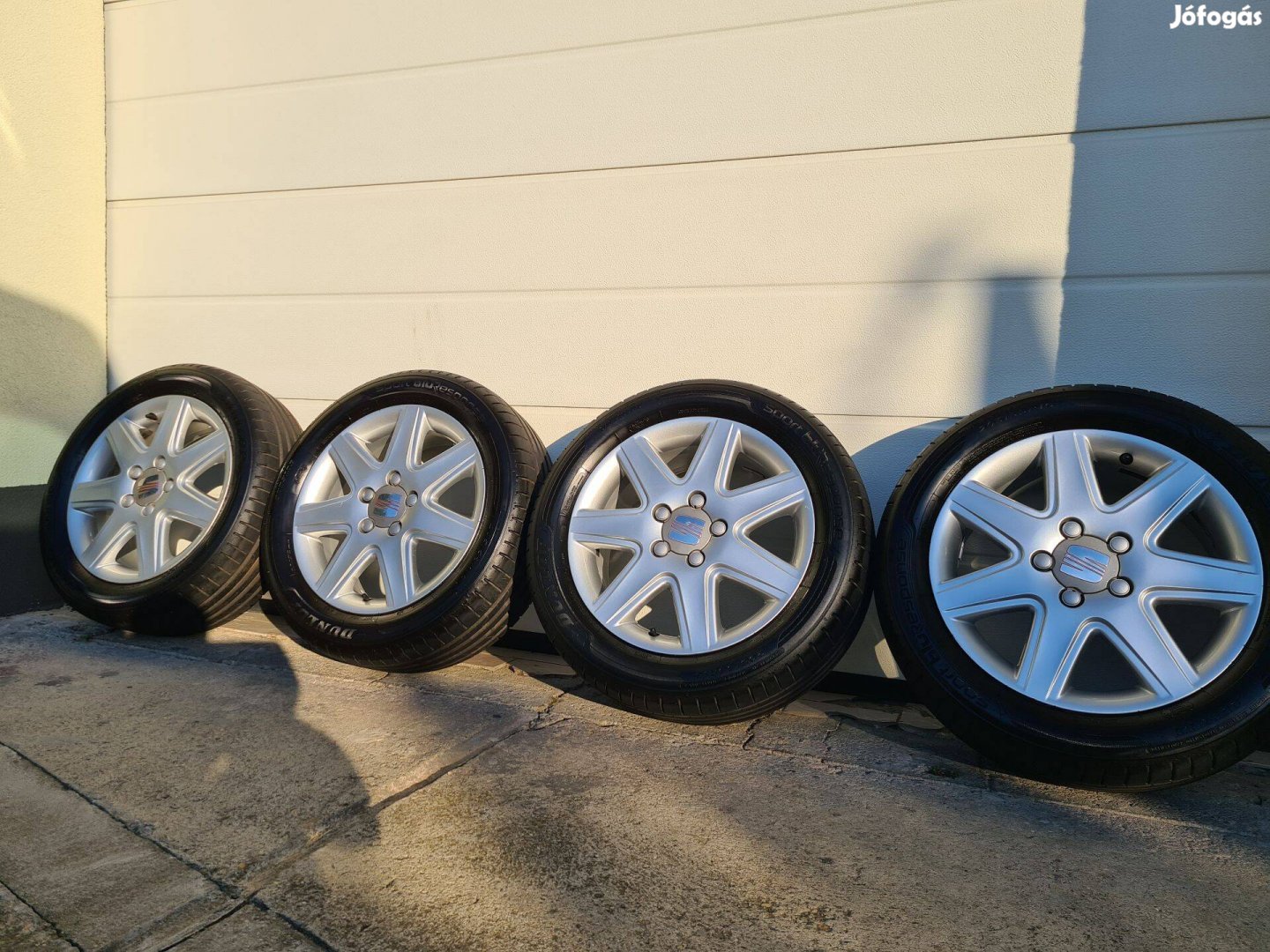 Seat gyári alufelni 16" Dunlop nyári autógumival