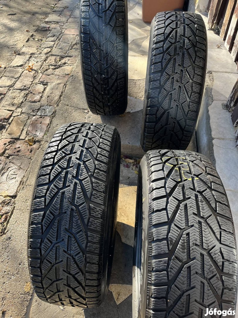 Sebring SUV Snow 235/55R19 Eladó!!