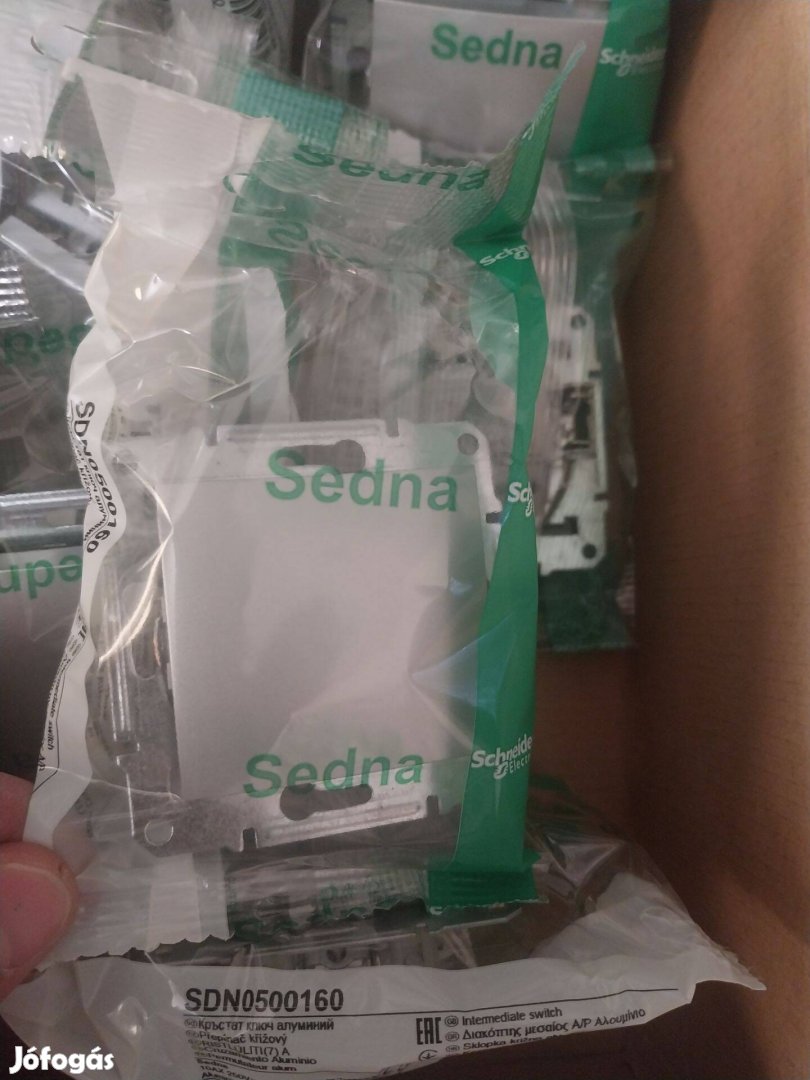 Sedna 107 kereszt kapcsoló aluminium SDN0500160