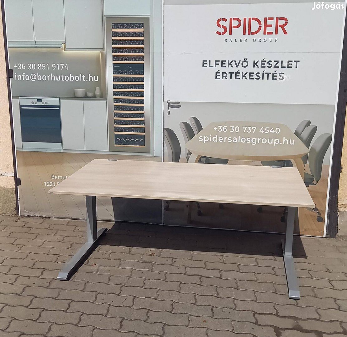 Sedus márkájú íróasztal, 160x90 cm, juhar színű - használt irodabútor