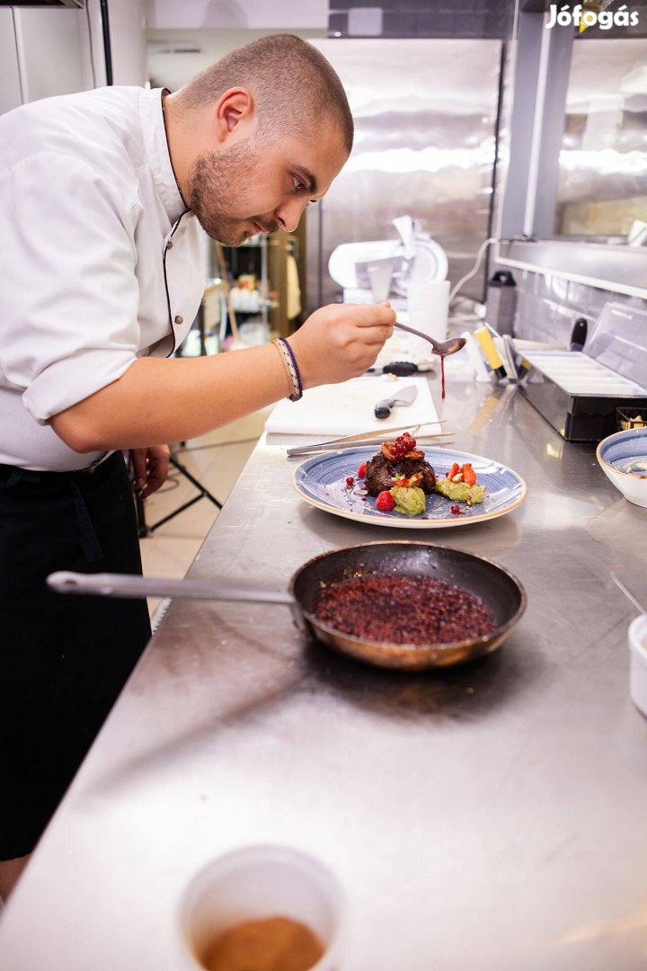 Séf (Chef), konyhafőnök munkatársat keresünk debreceni éttermünkbe