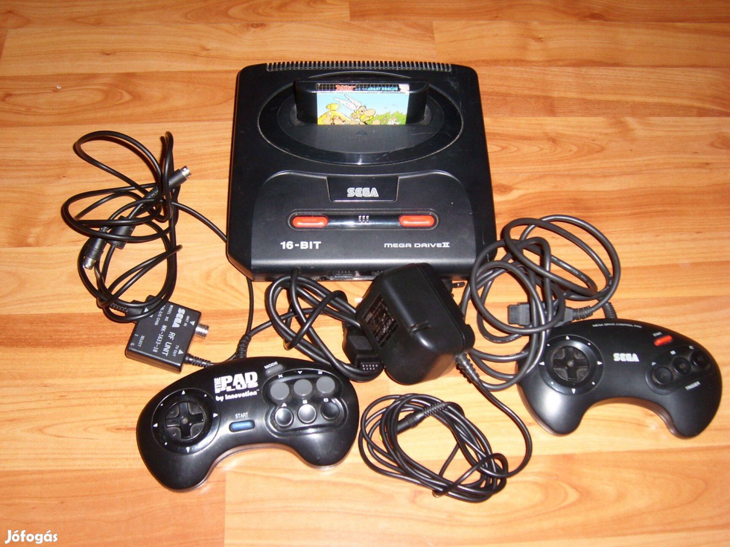 Sega Mega Drive II Gép Tartozékaival+Asterix Játékkal eladó