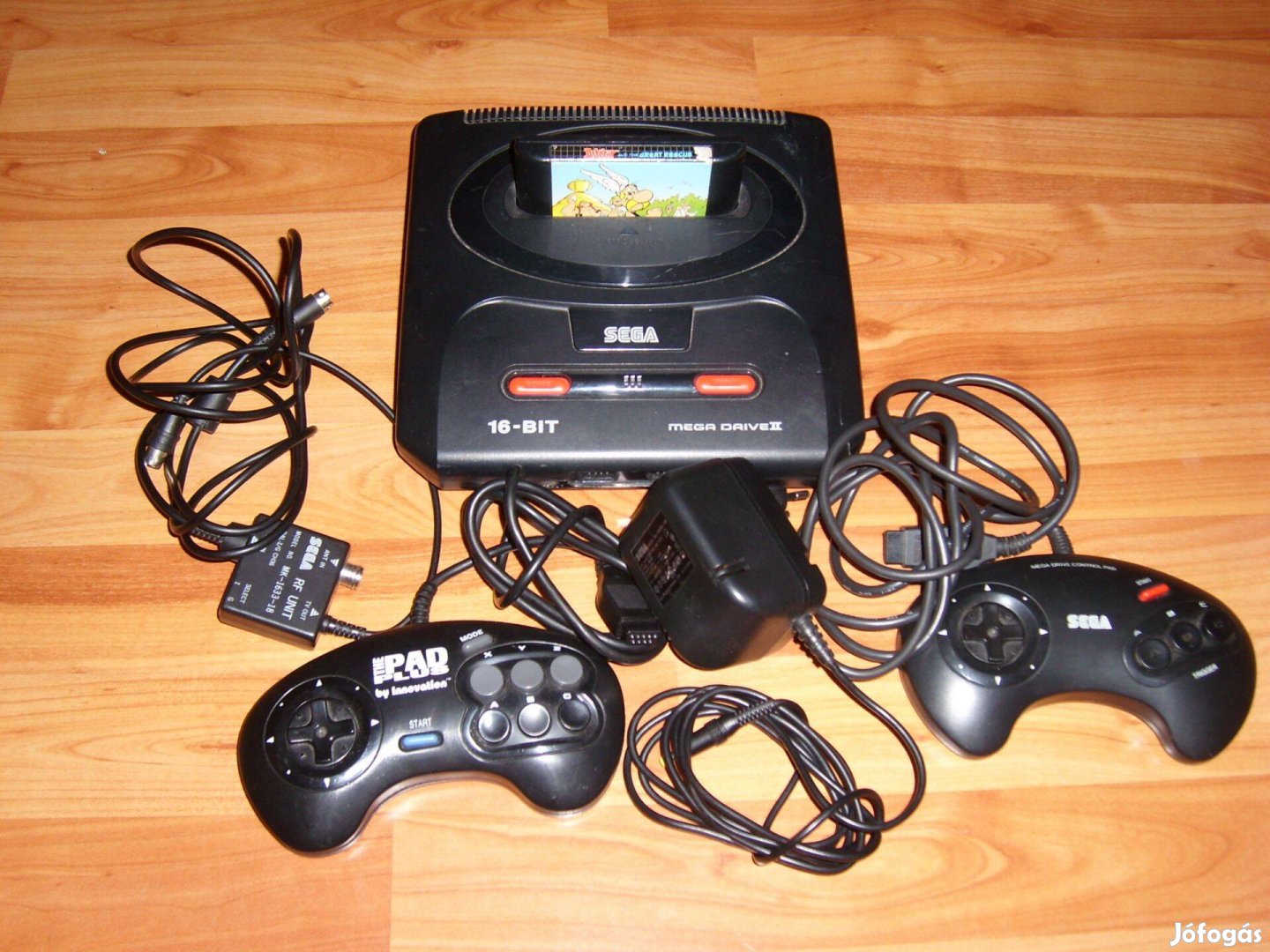 Sega Mega Drive II Gép tartozékaival+ Asterix játékkal eladó