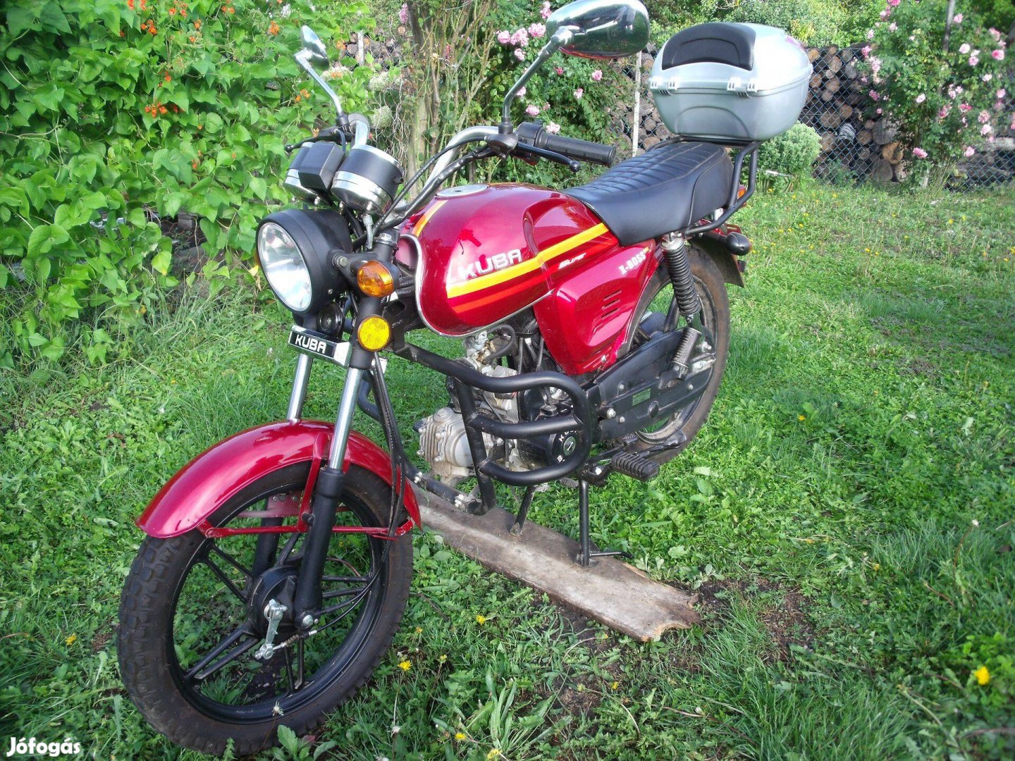 Segédmotor Kuba Xboss újszerű, karcmentes, 1811km-rel eladó