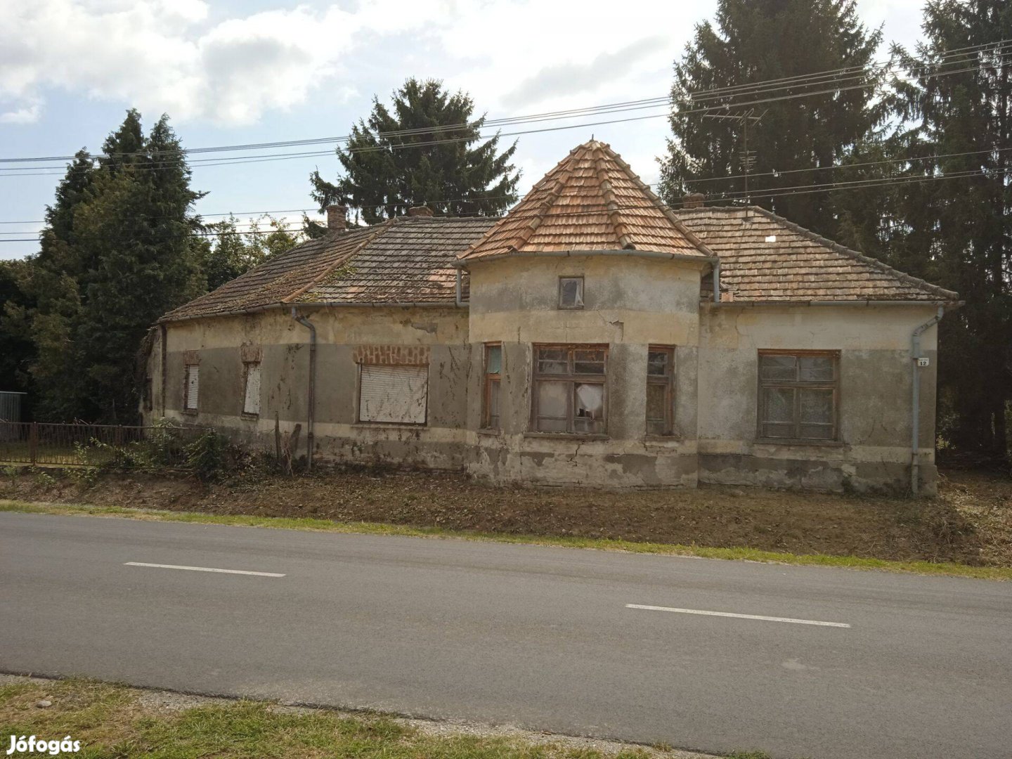 Segesden 5 szobás ház őspark nagy terület.2858m2 kút pince