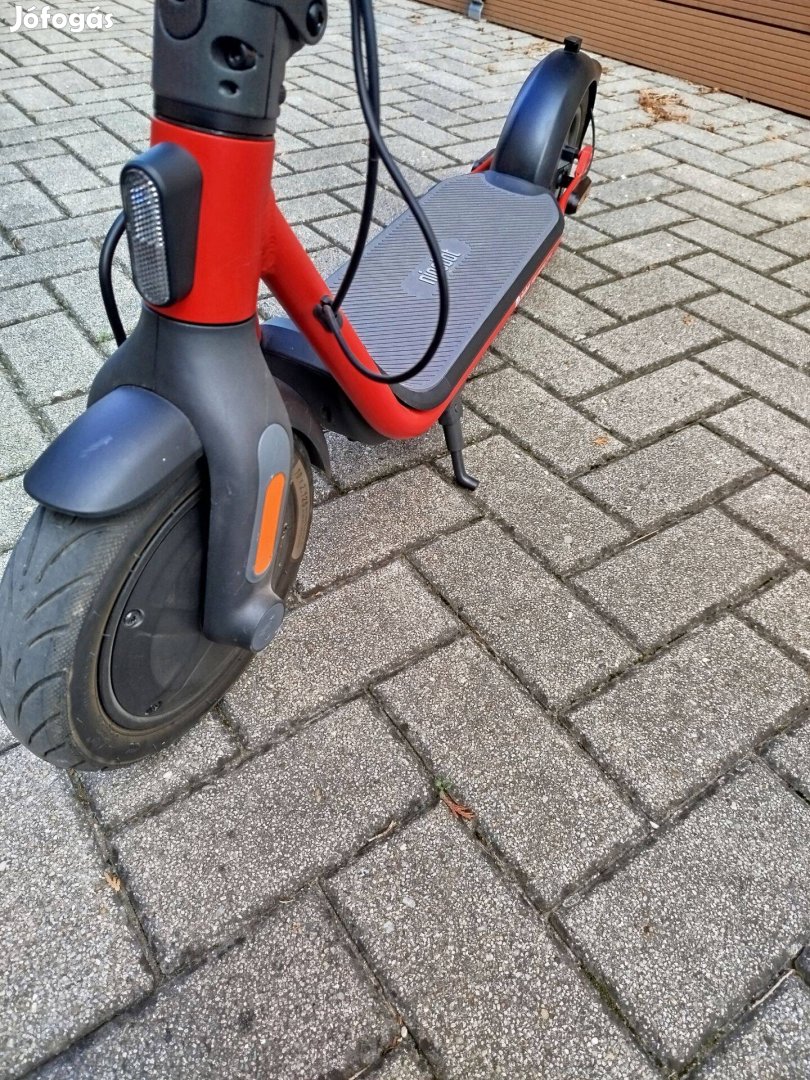 Segway Ninebot ekickscooter D18E elektromos roller fekete-piros
