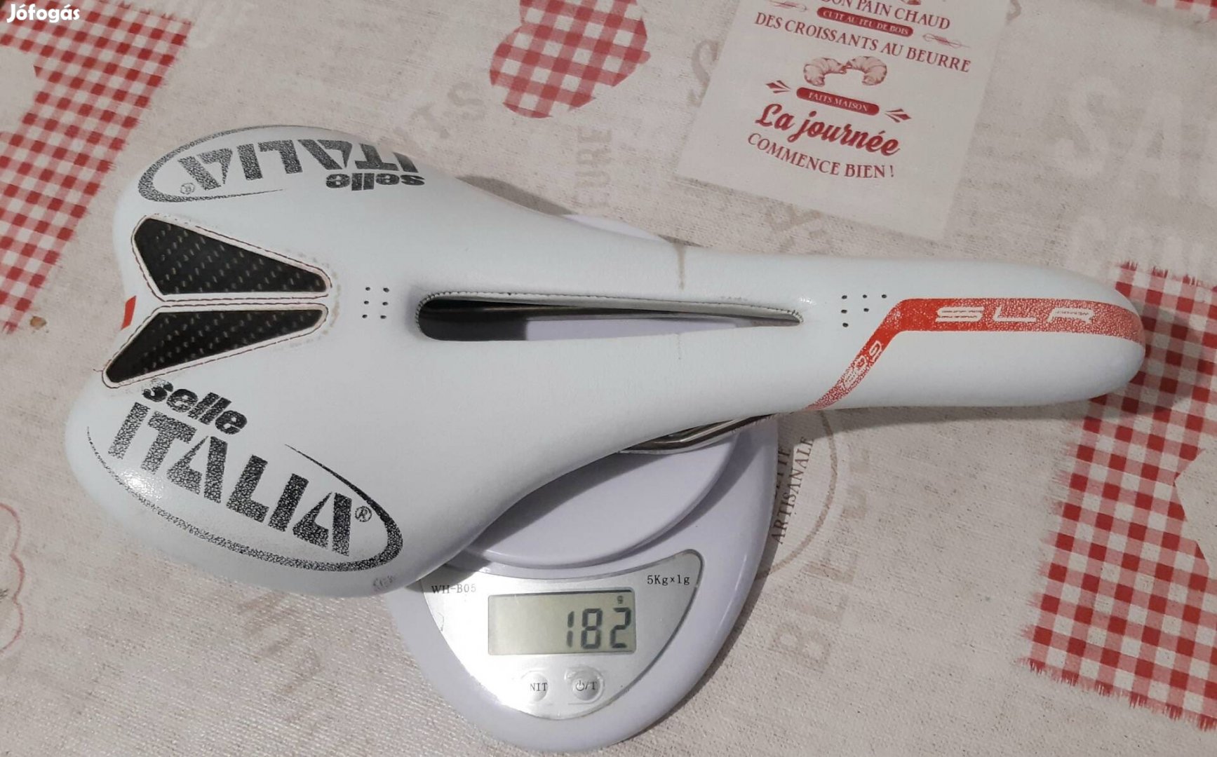 Selle Italia SLR karbon országúti nyereg. 135x275mm.