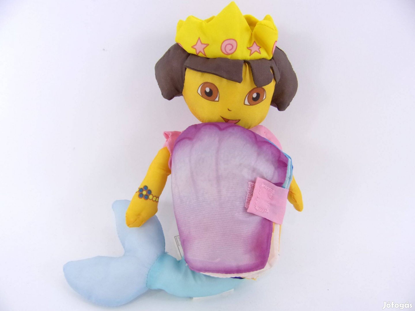 Sellő Dora játékbaba füdőkádba