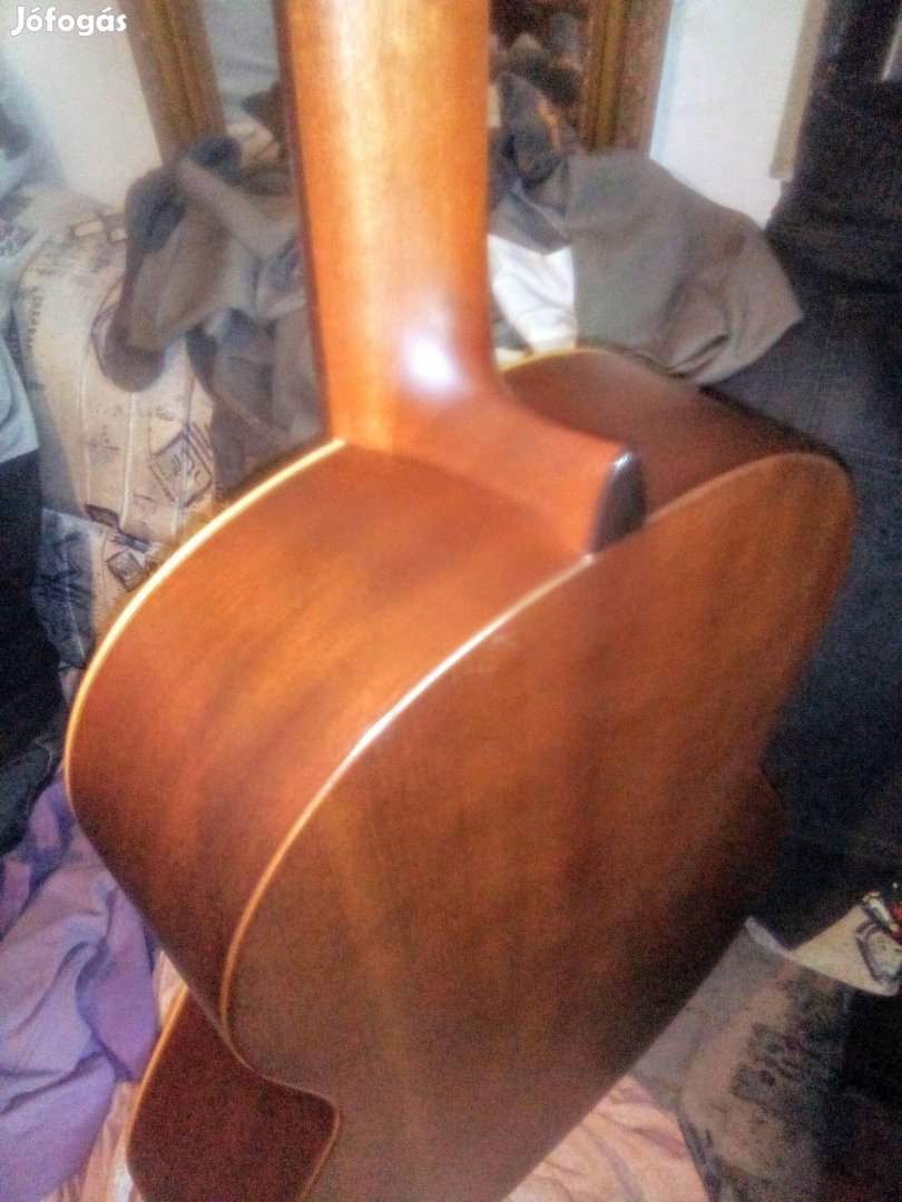 Selyem lakkozott eredeti mahagóni cédrus gitár különlegesség tokkal 
