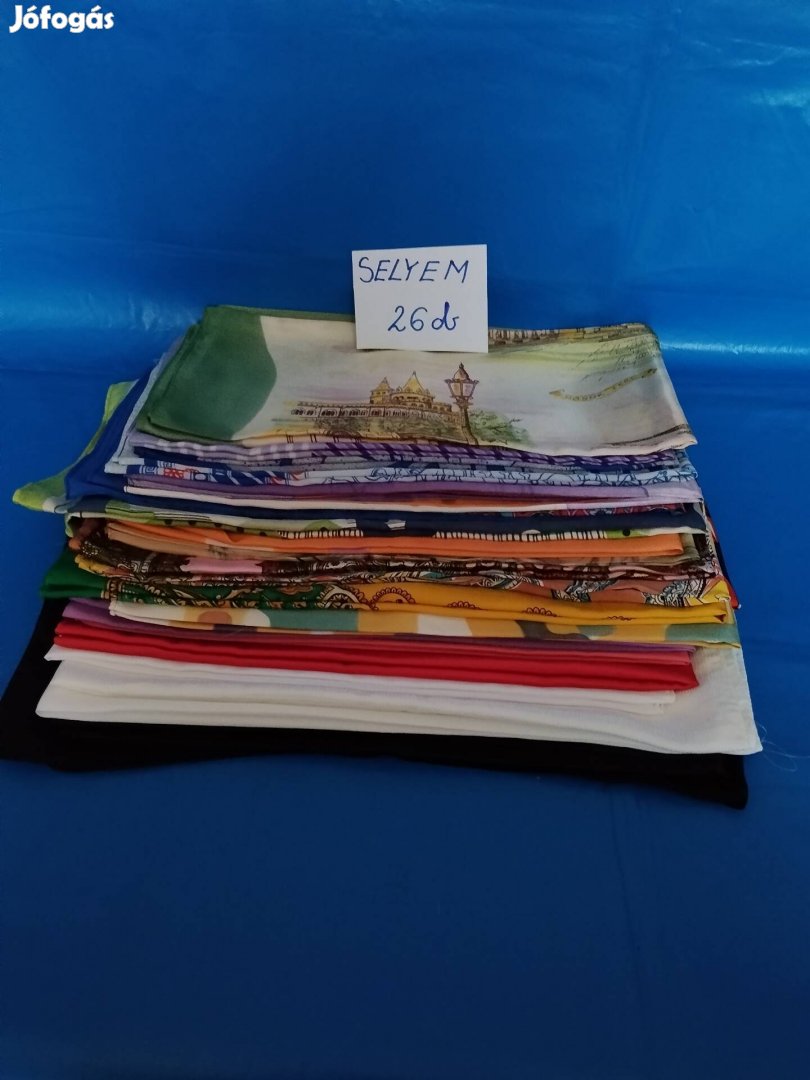 Selyem női kendők 26db.