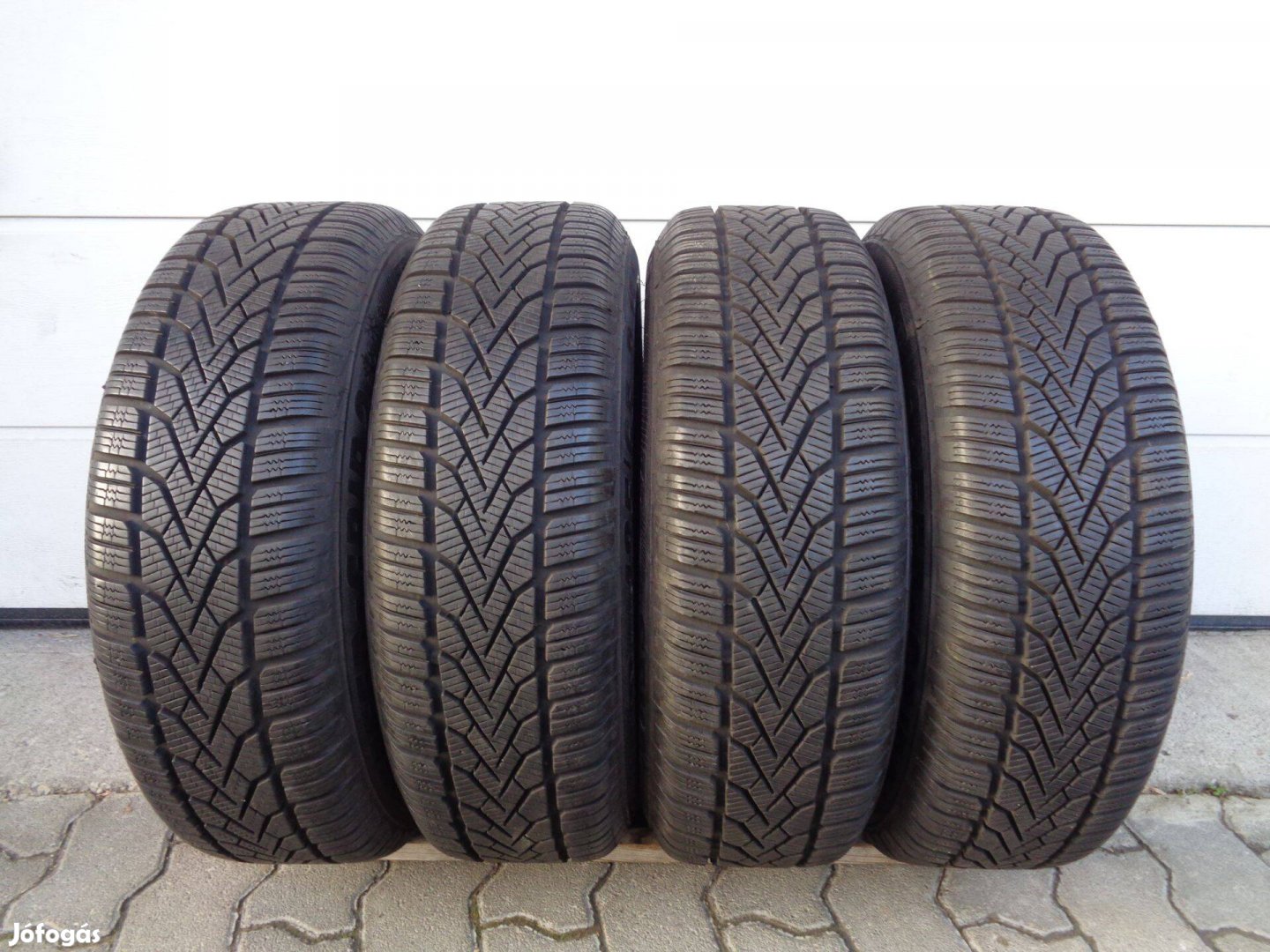 Semperit 185/65R15 téli gumi, 8mm-es mintával eladó