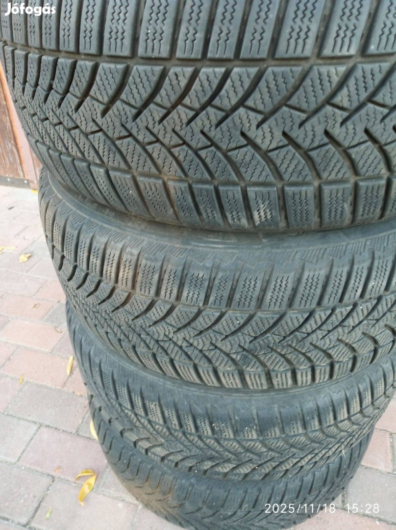 Semperit 215/55 R16-os használt téligumi