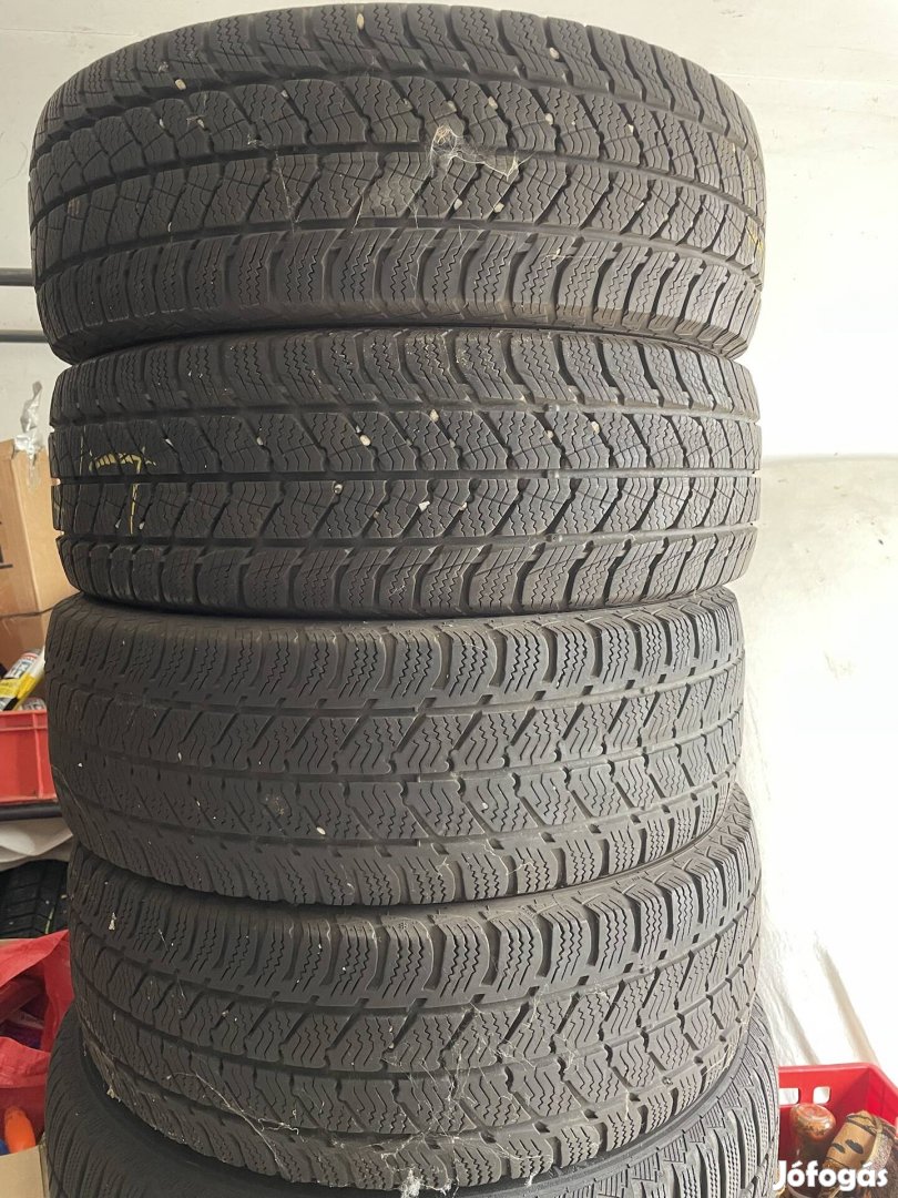 Semperit 215/60 R17C téli gumi