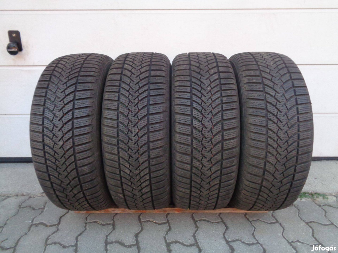 Semperit 225/55R16 téli gumi 2024-es újszerű állapotban eladó