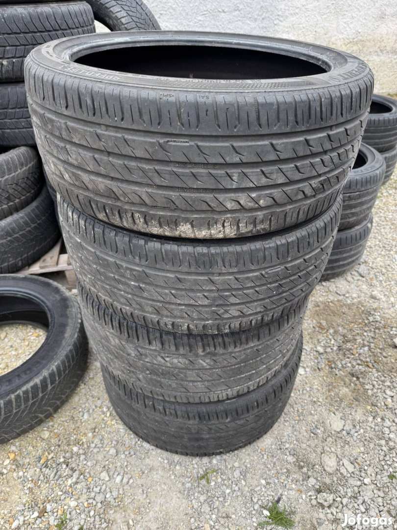 Semperit 235/35 R19 XL gumi eladó 2 db 