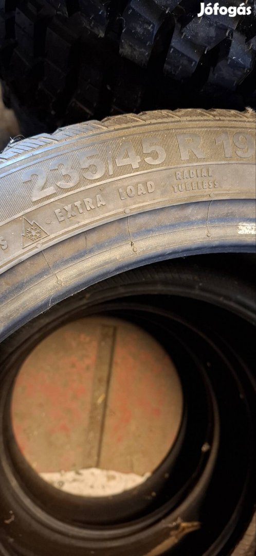 Semperit 235/45 r19