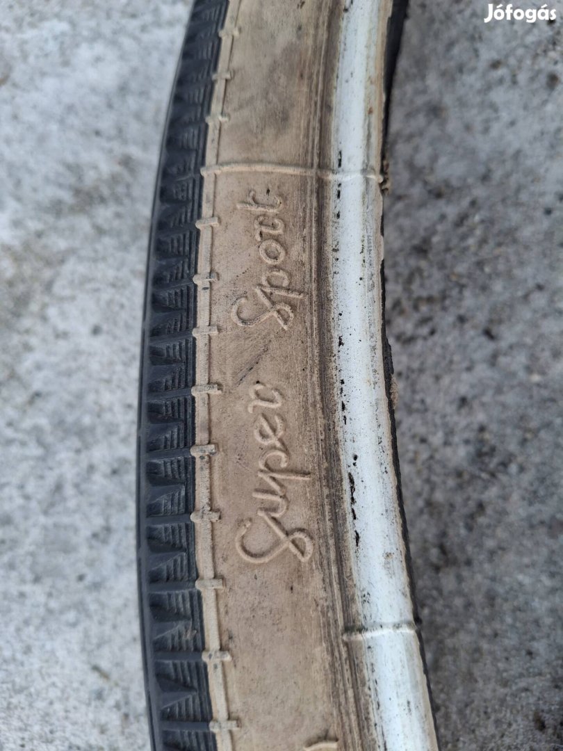 Semperit 28 országuti gumi eladó!