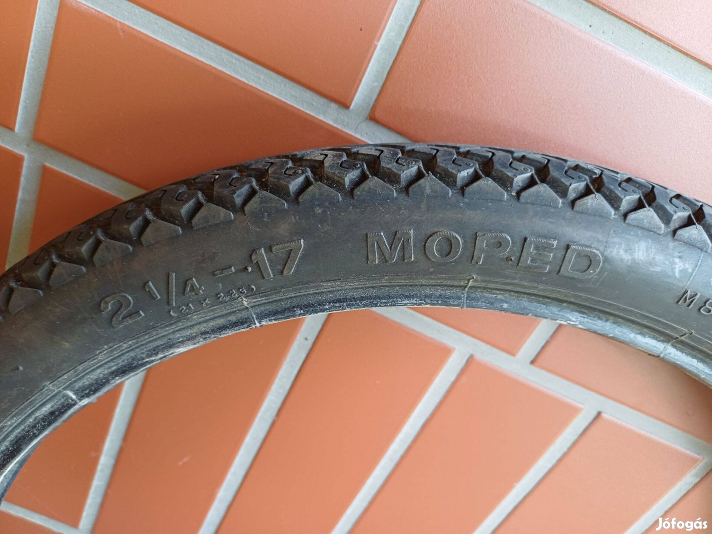 Semperit 2 1/4 × 17 gumi kismotorra mopedre