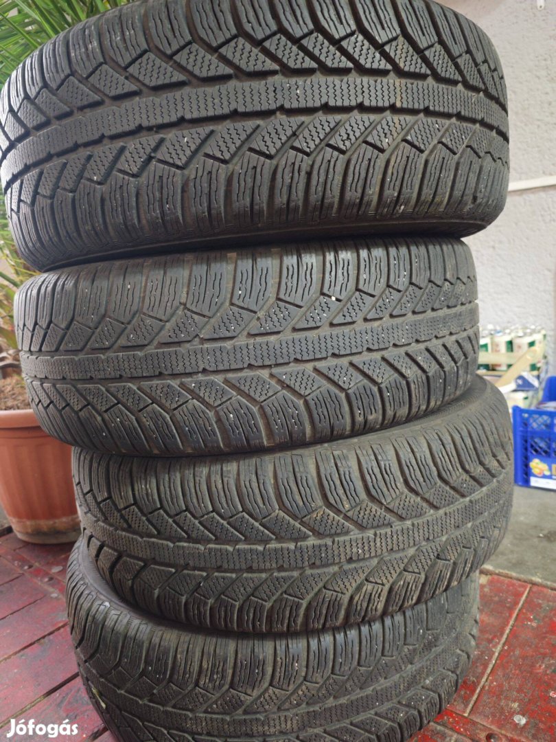 Semperit téli gumi 215/60/17 SUV