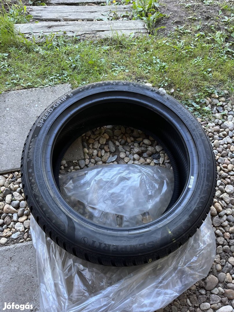 Semperit téli gumik 215/50 R18