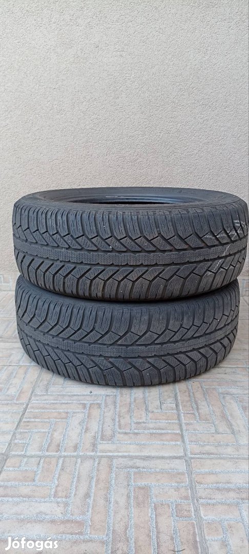 Semperit téligumi 2 db. 215/60R16