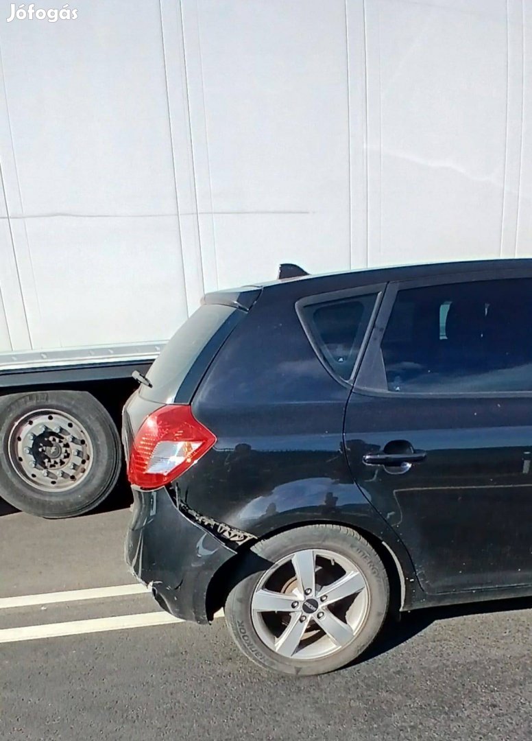Sérült Kia Ceed 2010 1.4. 