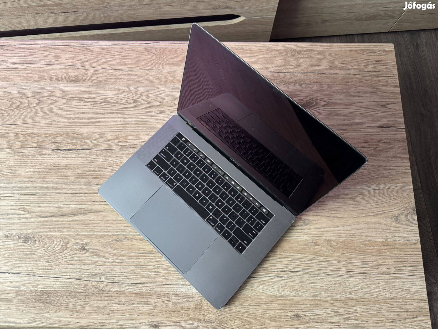 Sérült Macbook Pro 2016 Late 15" Touch - 1 TB SSD, 16 GB RAM, Pro 460