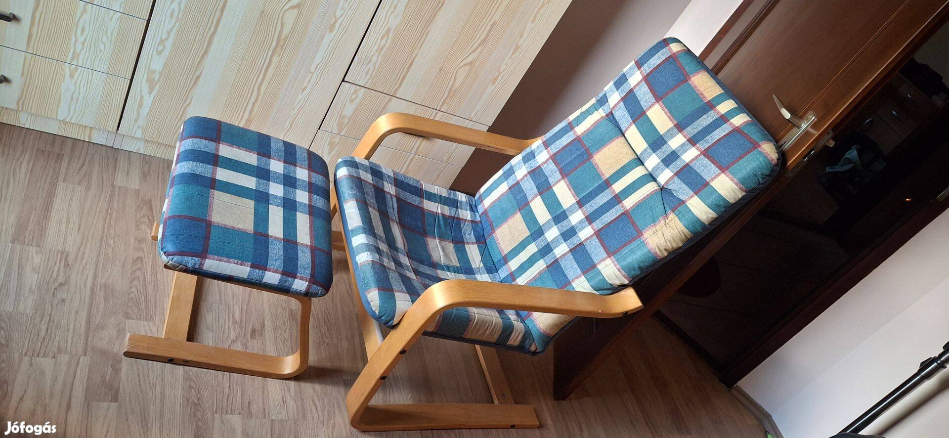 Sérült, favázas fotel