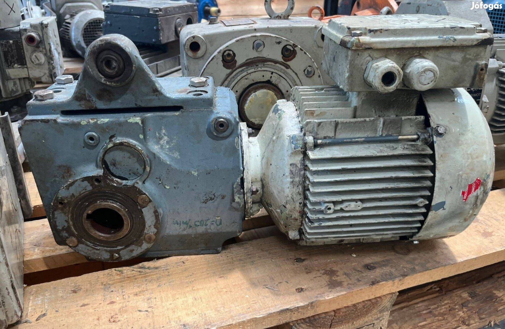 Sew KA46 DT9084/TF motor 1,10kW csigahajtóművel (AB0204)