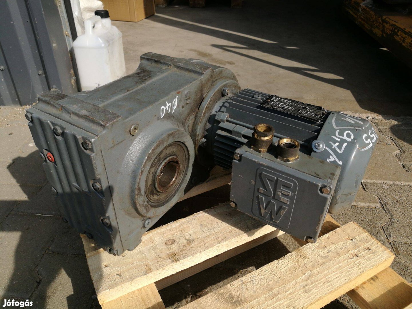 Sew hajtómű azonosító 3055 és 3071 teljesítmény 0,75 kW