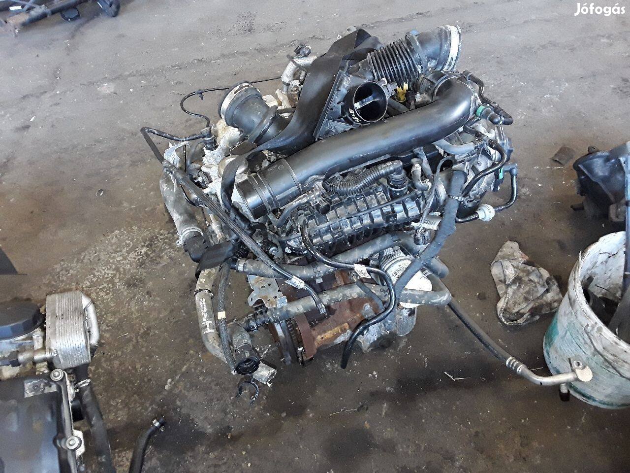 Sfce kódú Ford Transit Courier 1.0 Ecoboost komplett motor