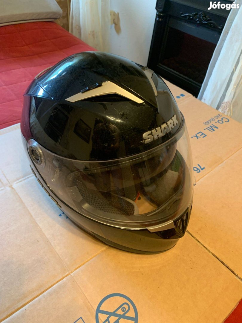 Shark s900 , Zárt bukósisak eladó !