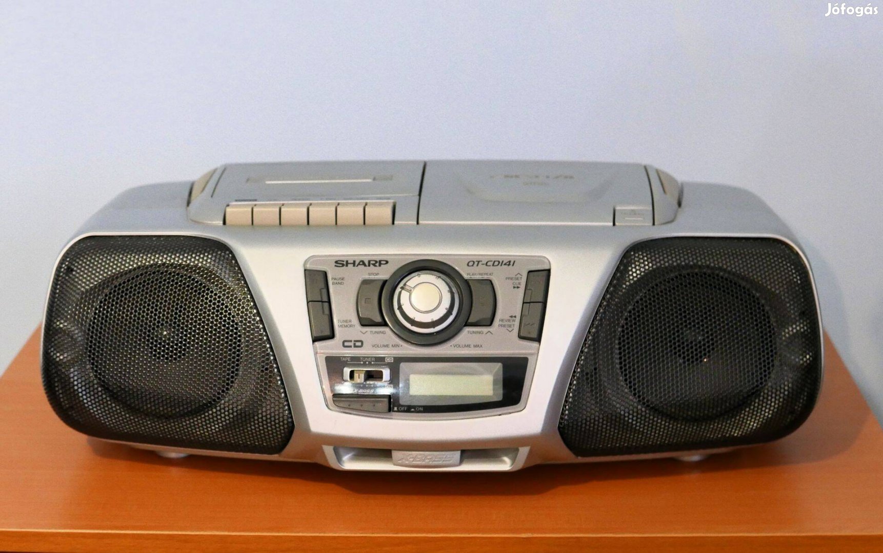 Sharp AMFM és CD játszó hordozható, elemről is működik