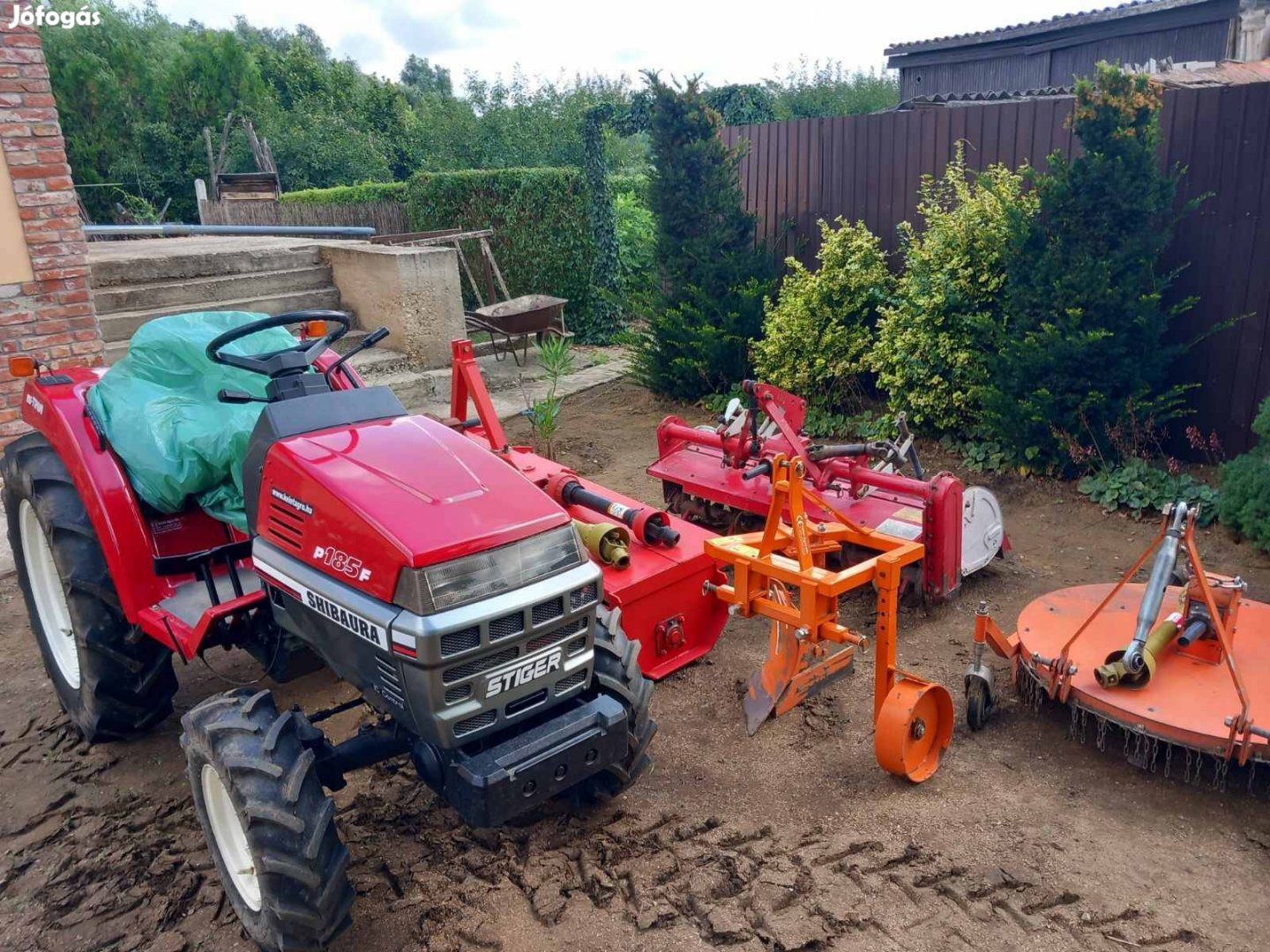 Shibaura P 185F (4x4) Japán kis Traktor /Szerszámokkal
