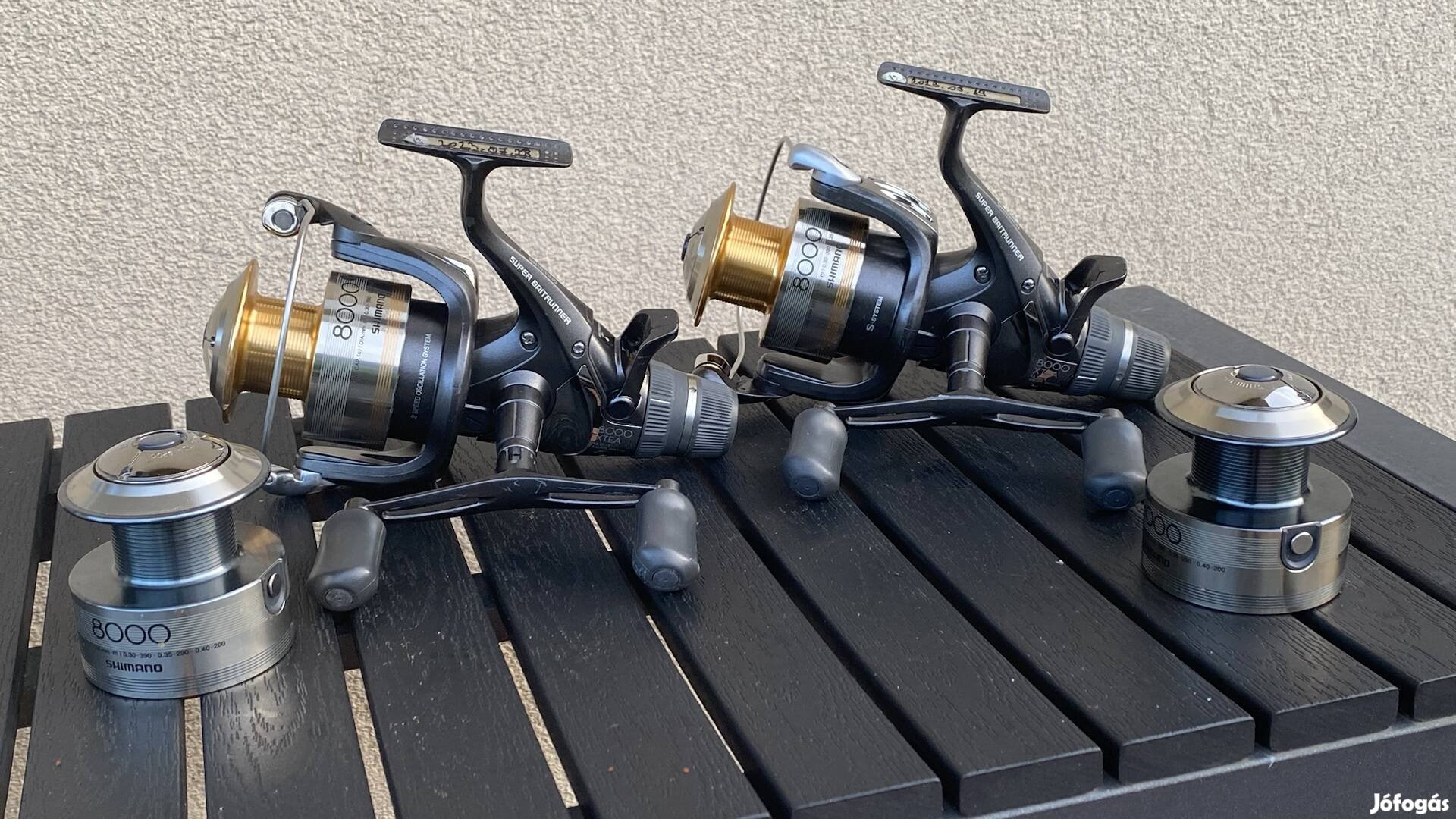 Shimano Super Baitrunner 8000 Xtea nyeletőfékes, horgászorsó párban