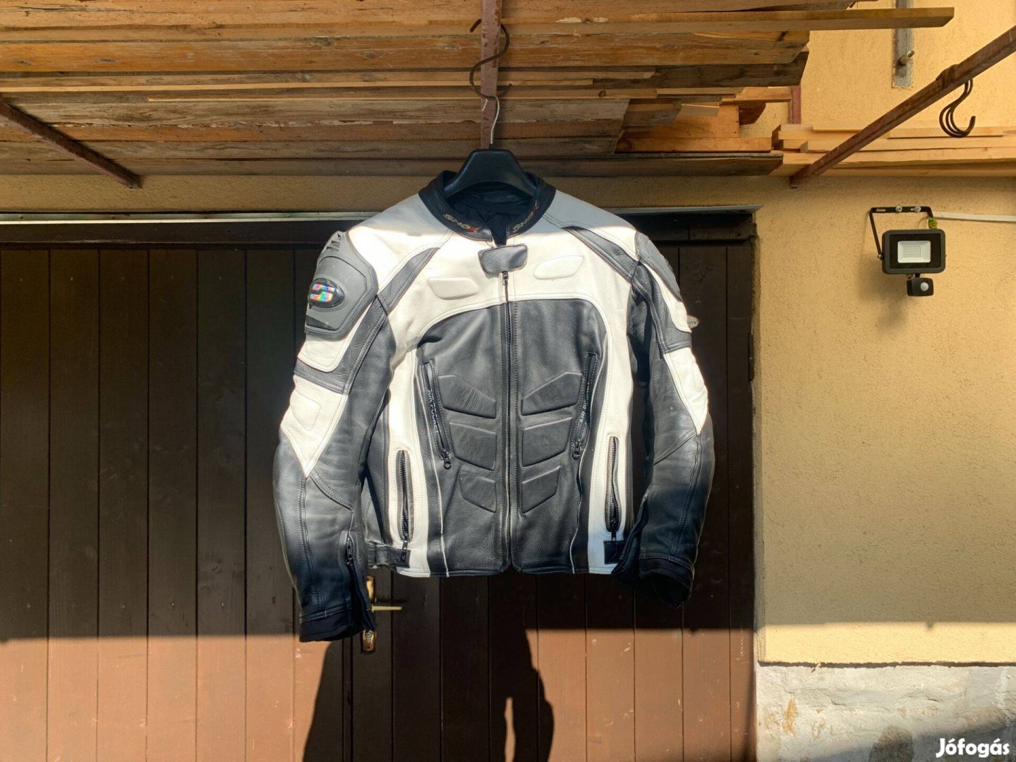 Shox motoros bőrruha protectorokkal