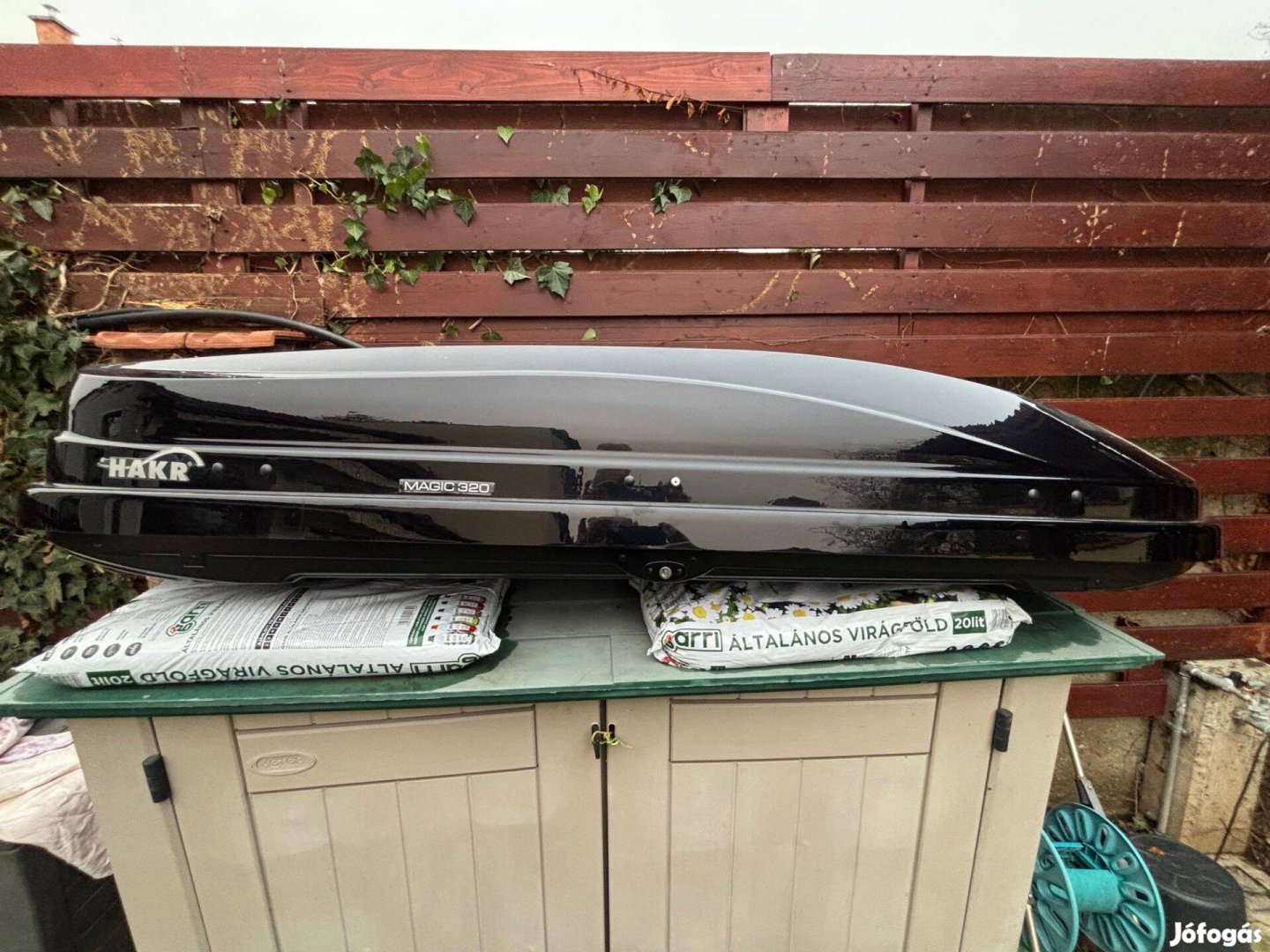 Síbox fekete metáll,alig használt Eladó