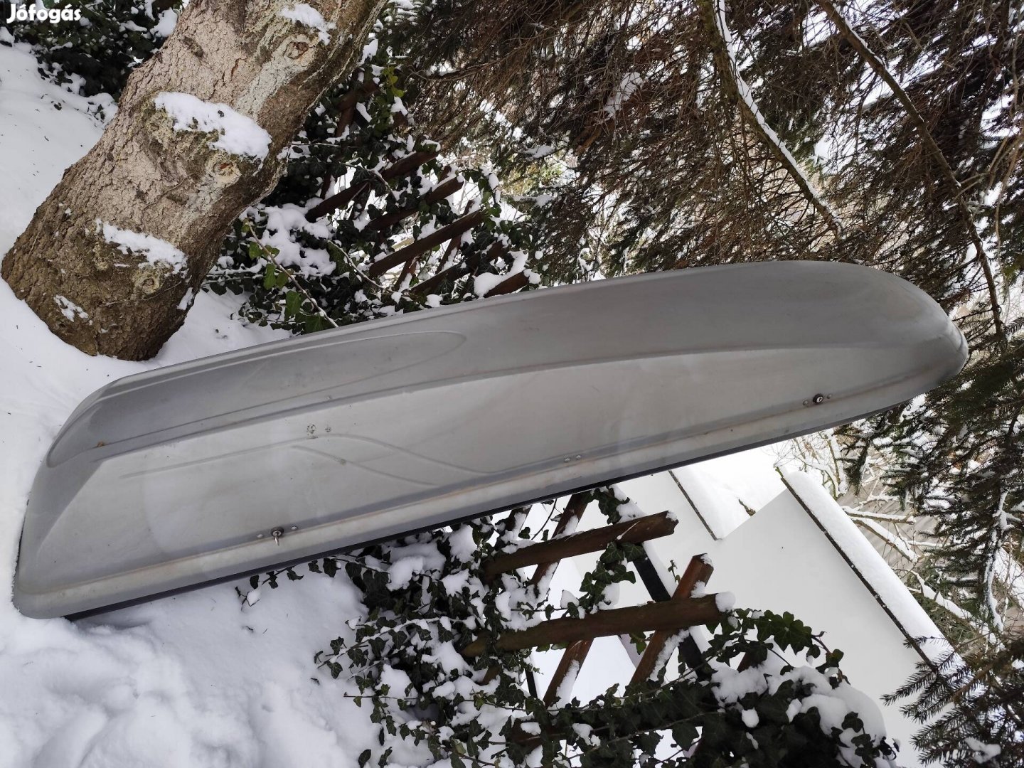 Síbox használt kis repedésel eladó.