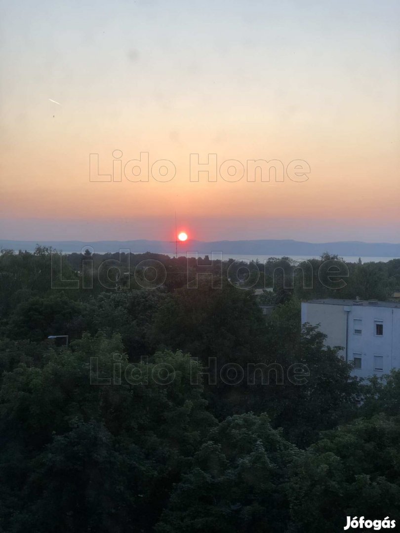 Sifókon a Fokihegyen 4. emeleti Balatoni panorámás lakád ELADÓ