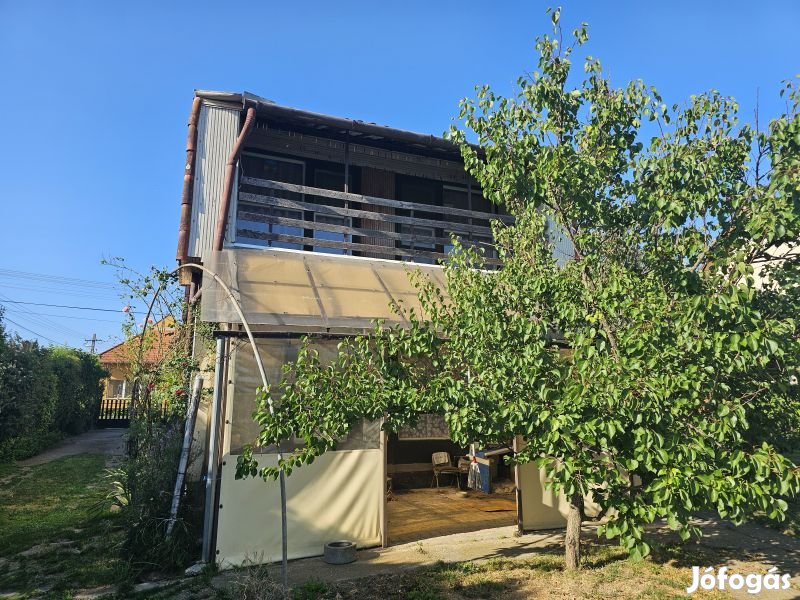 Siklós csendes mégis központi részén családi ház eladó !