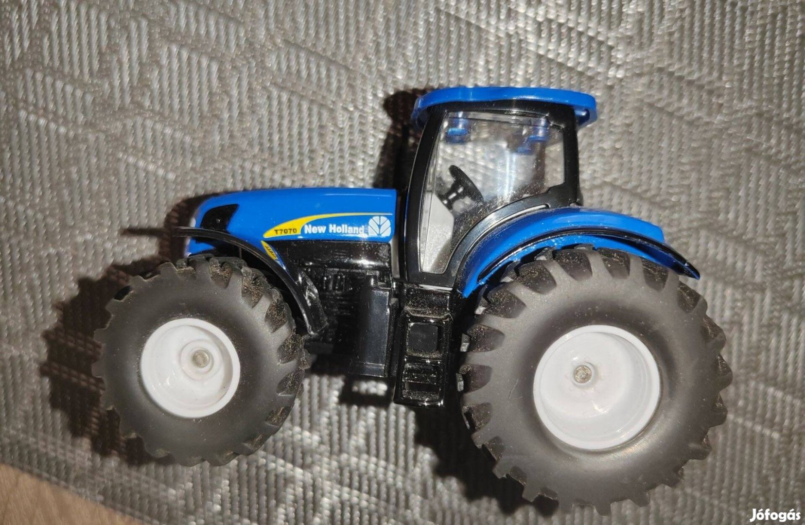 Sikut7070 New Holland kis traktor