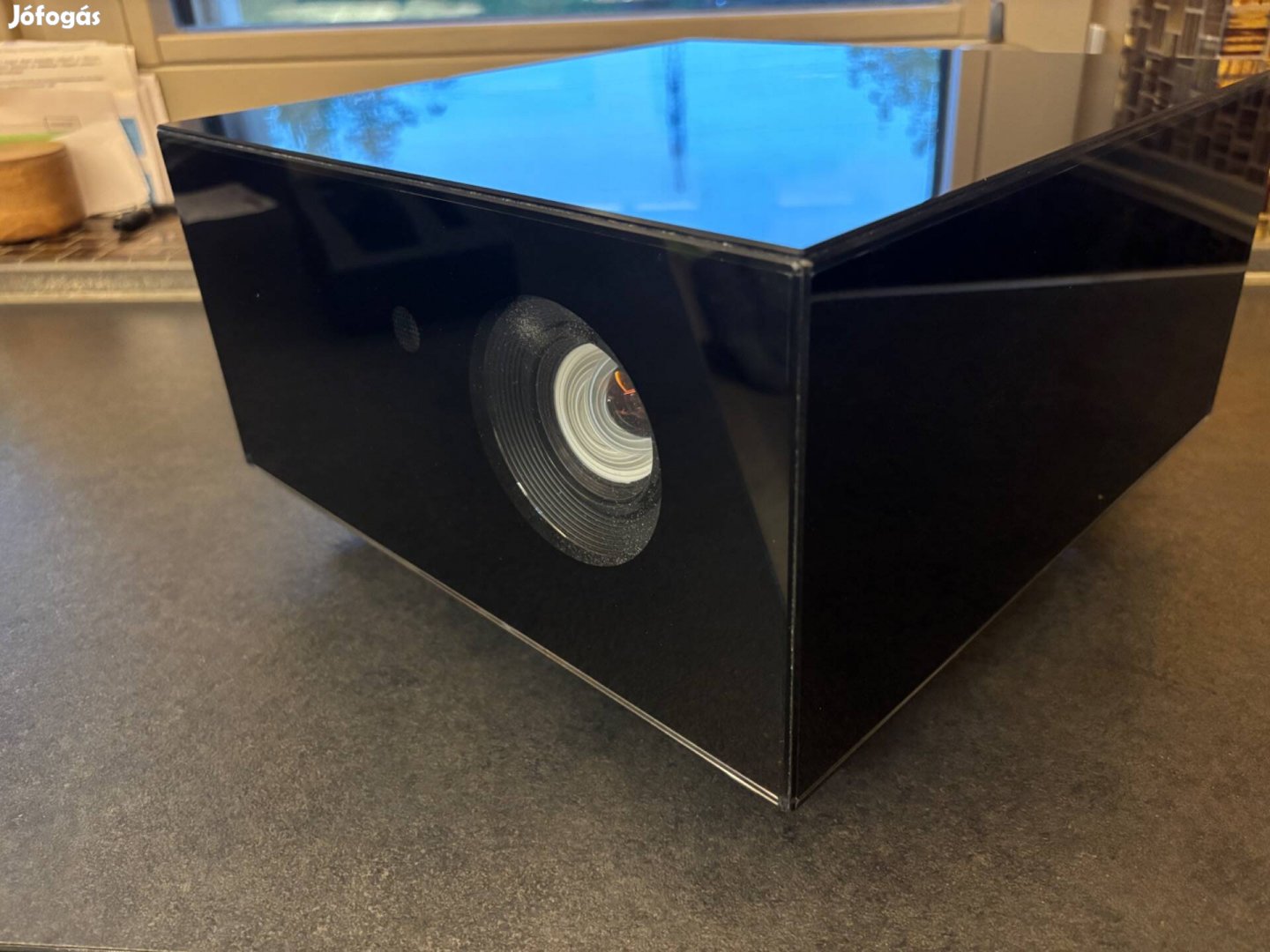 Sim2 Crystal Cube Full HD Projektor