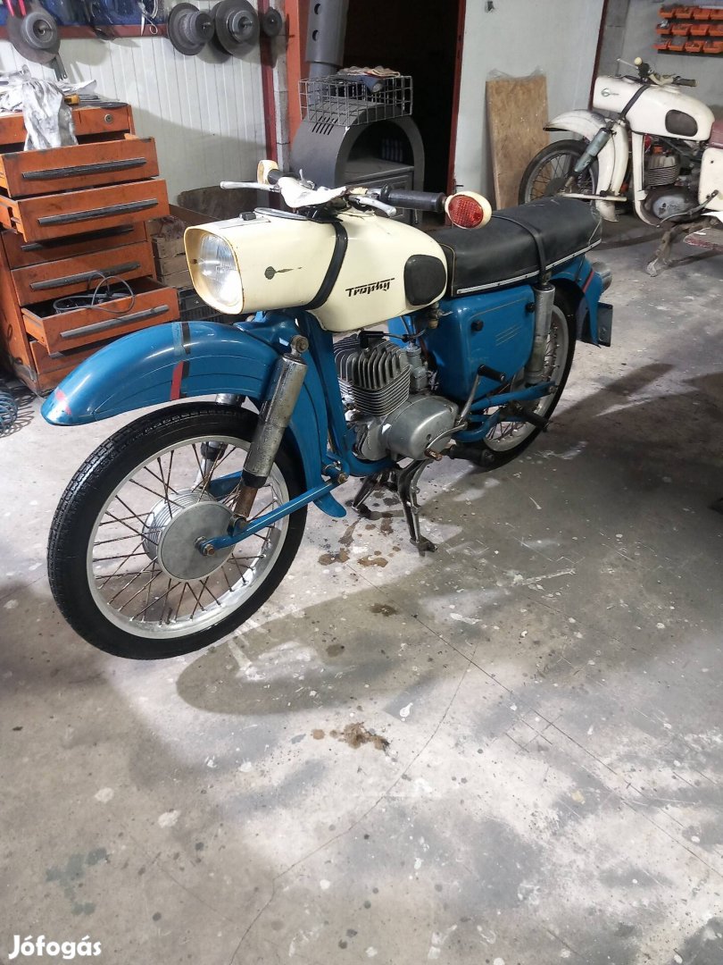 Simson,Mz,Jawwa motorok eladók, alkatrésznek vagy ki minek szeretné. 