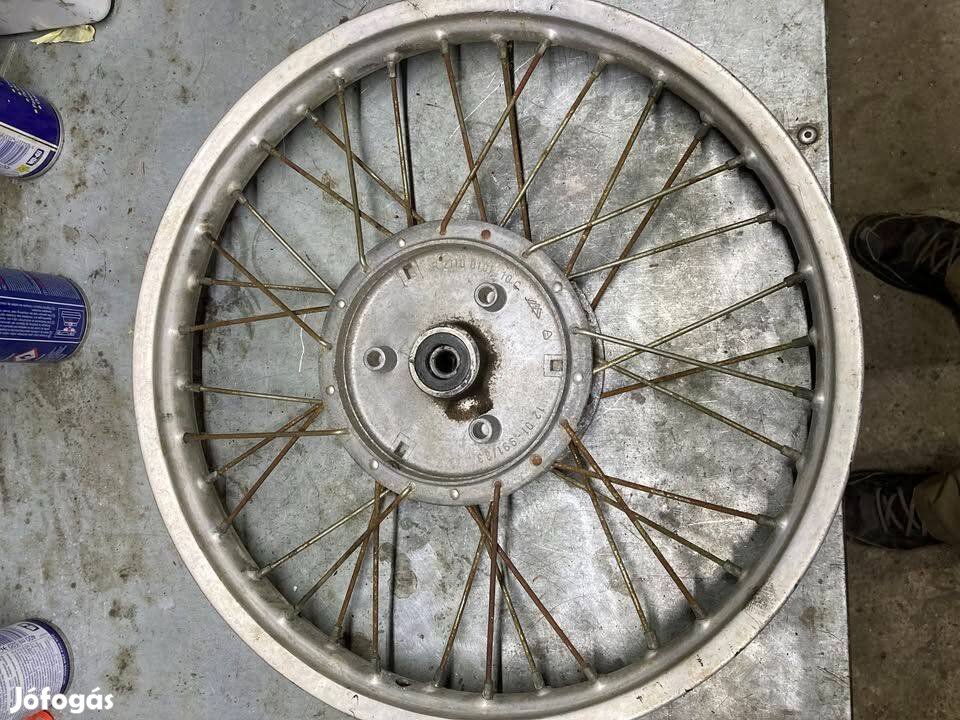 Simson S50B felújításból visszamaradt alu kerekek . Az egyik sz