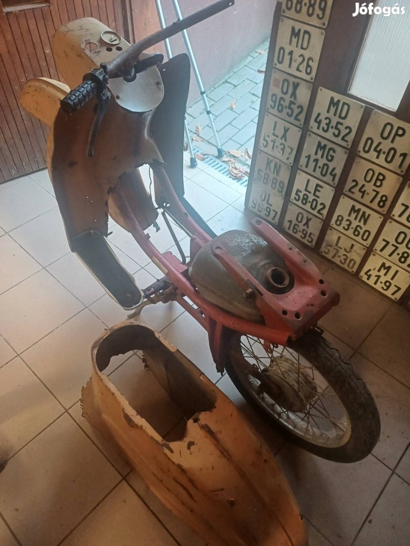 Simson Schwalbe alkatrészek.