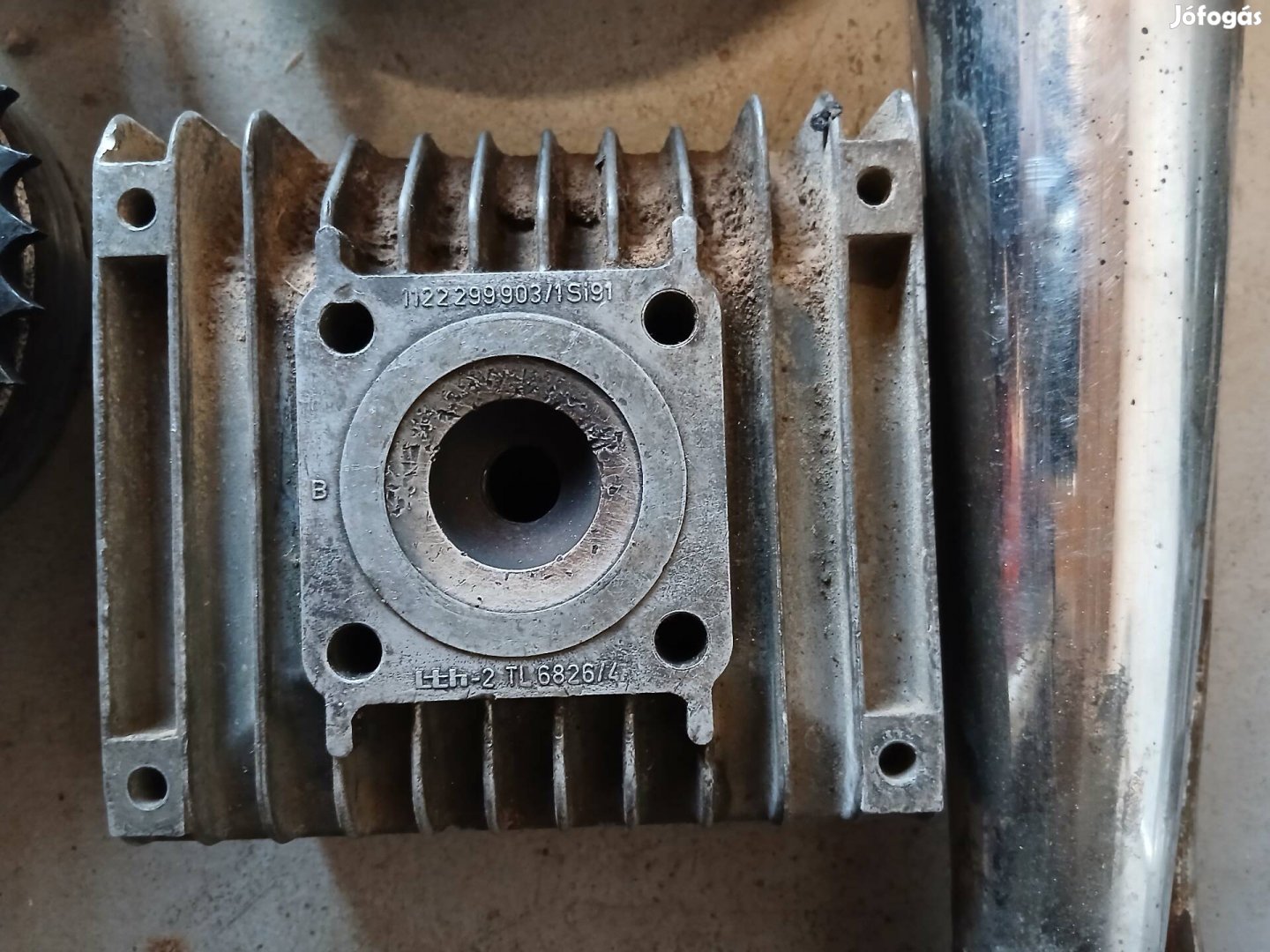 Simson alkatrészek eladók.