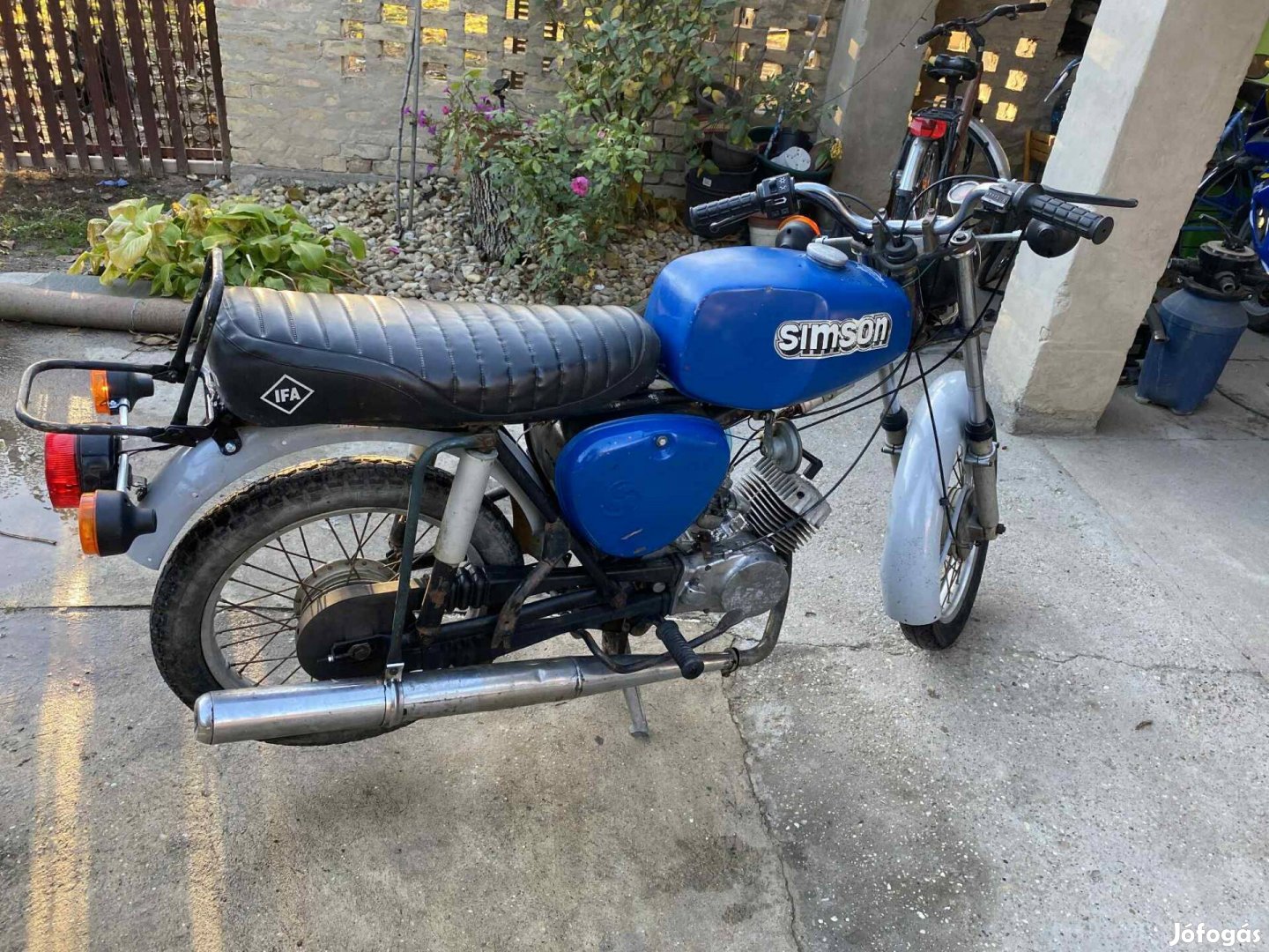 Simson alkatresznek eladó